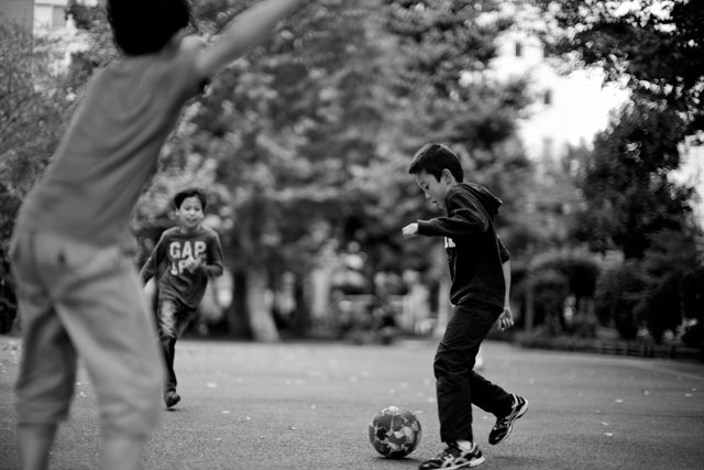 Kids playing footbal lin Kayabacho, Tokyo. Leica M 240 with Leica 50mm Noctilux-M ASPH f/0.95. © 2015-2016 Thorsten Overgaard.