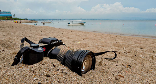 Leica SL at the beach, with the 24-90mm zoom. © Thorsten Overgaard. 