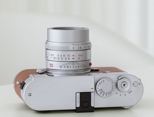 Leica 50mm APO-Summicron-M ASPH f/2.0 in silver. Read my review and interview with lens designer Peter Karbe. 
