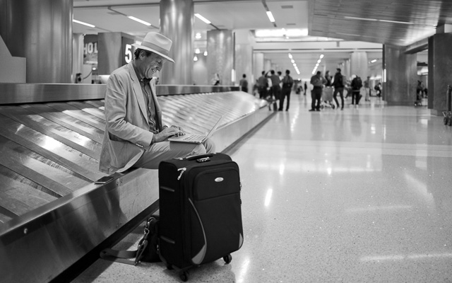 In the airport I met this always working editor of The Optimist, Mr. Jurriaan Kamp, utilizing the waiting time to the max. Leica M10 with Leica 28mm Summilux-M ASPH f/1.4. © 2017 Thorsten Overgaard. 