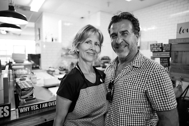 Laurie and Faut. Runs the cool Basimo Beach Cafe on Clearwater Beach, Florida. Leica M10-P with Leica 21mm Summilux-M ASPH f/1.4. © Thorsten Overgaard. 
