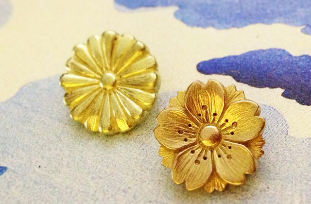 His newest creation is this 18K gold Sakura Soft Release, Golden Floral Emblems of Japan.   