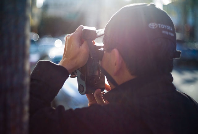 Richard Yee photographing at Rodeo Drive in Los Angeles. Leica M9 with 50mm Summicron-M f/2.0