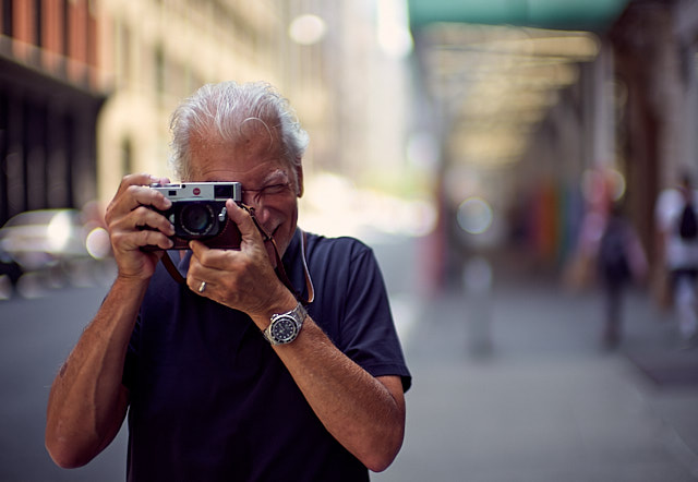 Mark Nachmias out and about in the Overgaard Workshop in New York. Leica M10 with Leica 50mm Noctilux-M ASPH f/0.95. © 2018 Thorsten von Overgaard.