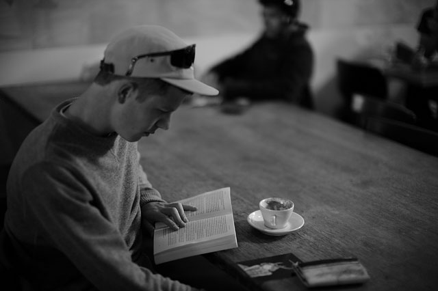 Reading in the expresso bar in San Francisco.. Leica M9 with Leica 50mm Noctilux-M ASPH f/0.95. © 2012-2016 Thorsten Overgaard. 