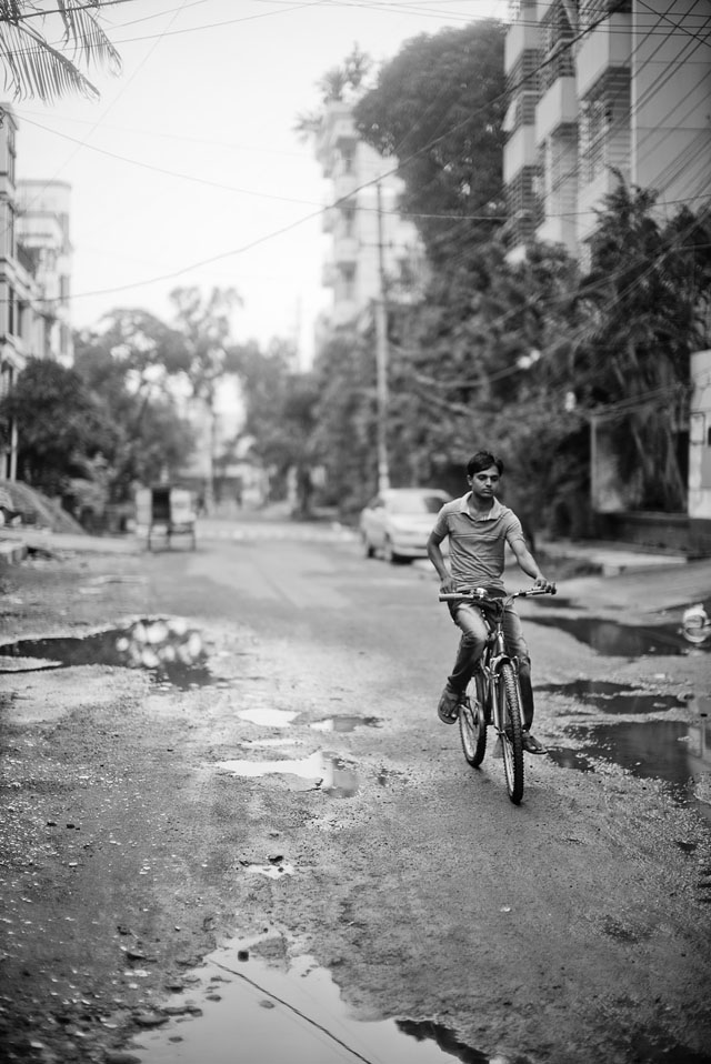 The road outside out hotel early morning. Dhaka, Bangladesh. Leica M 240 with Leica 50mm Noctilux-M ASPH f/0.95. © Thorsten Overgaard.