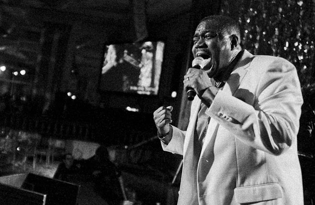 Julius Dilligard singing at New Years Evening in Beverly Hills. Leica M 240 with Leica 21mm Summilux-M ASPH f/1.4. 