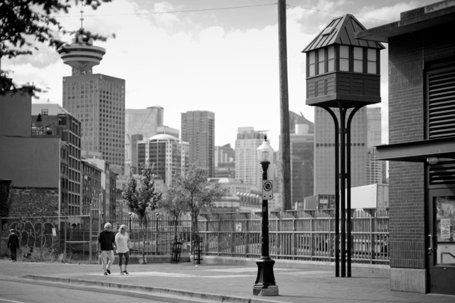 Alexander Street in Vancouver, British Columbia, Canada. Leica M240 with Leica 75mm Summilux-M f/1.4. © 2016 Thorsten Overgaard.