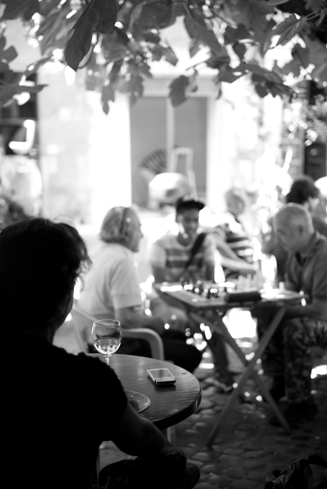Every afternoon they play chess outside Bar del Fico. Leica M 246 with Leica 50mm APO-Summicron-M ASPH f/2.0. © Thorsten Overgaard.