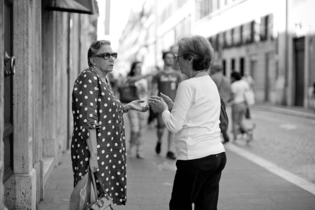 They always talk in Rome, mostly with their hands. Leica M 246 with Leica 50mm Noctilux-M ASPH f/0.95. © 2016 Thorsten Overgaard.