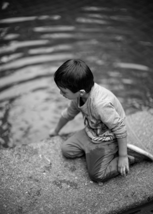 Playing with water in Madison Square Park, New York. Leica M 246 with Leica 50mm Noctilux-M ASPH f/0.95. © 2016 Thorsten Overgaard. 