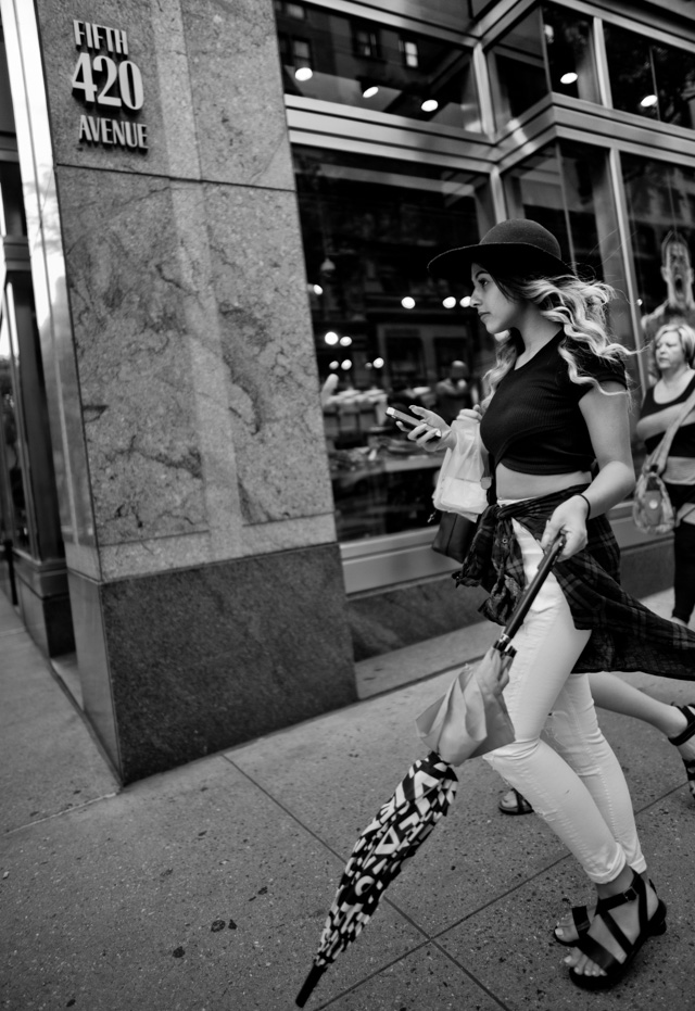 Flying on Figth Avenue in New York. Leica M 246 with Leica 21mm Summilux-M ASPH f/1.4. © 2016 Thorsten Overgaard. 