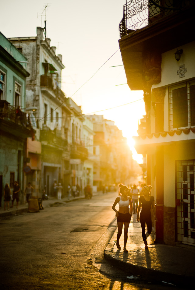 The last light from the sunset over Old Havana. I tried to have energy to go to the city late in the afternoons to get the great light. Once the sun went down, I could return to my dinner in the villa and a cozy book. No more light for photography. Leica M10 with Leica 50mm Noctilux-M ASPH f/0.95. Copyright 2017-2018 Thorsten von Overgaard. 