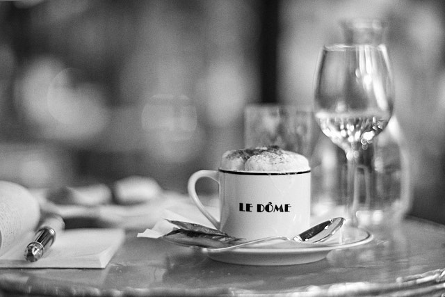 Coffee and writing in Le Dome, Henri Cartier-Bressons favorite hangout in Paris. Leica M10-P with Leica 75mm Summilux-M ASPH f/1.4. © Thorsten Overgaard. 