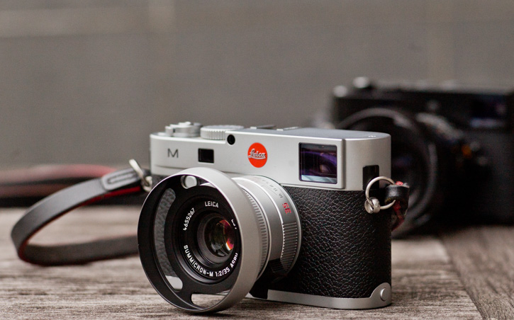 The Leica 35mm Summicropn-M ASPH f/2.0 Version II (or Version VI) in silver 2016-model version (Model 11674). Comes with square hood from Leica (model 12473; here with the ventilated hood designed by Overgaard). 