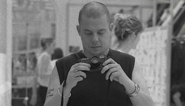 Alexander McQueen (1969-2010) with his Leica M6 in the documentary (2018) McQueen. 