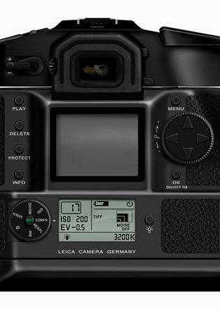The sensor and screen stacked up on the back of the 2004-model of the Leica digital back for Leica R9.