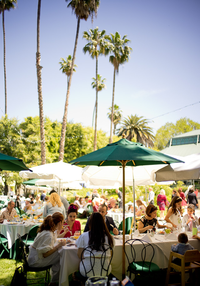 Easter Dinner in the gaden in Hollywood. Sony A7ii. © Thorsten Overgaard. 