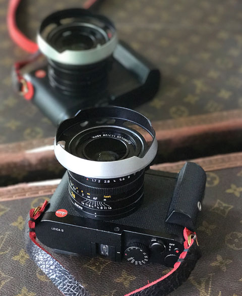 The ventilated lens shade I designed for the Leica Q is now available in Black Paint, RED and Silver. As you can easily see in this picture, the ventilated shade sits on the outside of the lens (like the original) and leave space to easily change filters on the lens' filter thread. In the picture the strap is from @ybputro.
