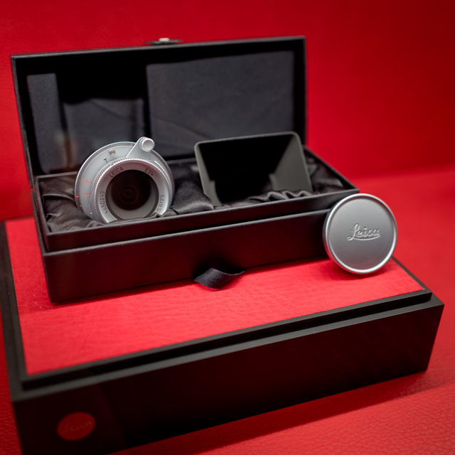 The Leica 28mm Summaron-M f/5.6 box set as it arrives (2016-model). 