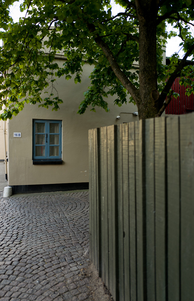 Backyard in Denmark. Leica Q (100 ISO, f/1.7, 1/160 second). © 2015 Thorsten Overgaard.