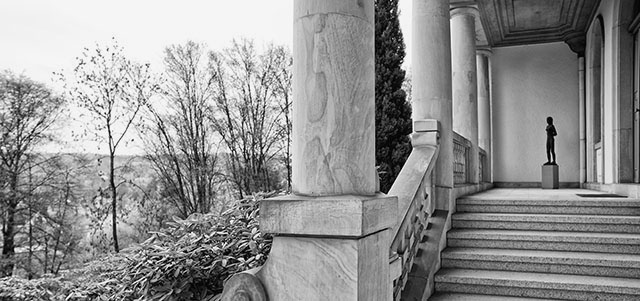 Grey weather offers such even light that it is easy to capture all details in the shadows and the highlights. As seen here, the Haus Friedwart in Wetzlar, the home of the Leitz family. 200 ISO. Leica 21mm Summilux-M ASPH f/1.4. © Thorsten Overgaard.