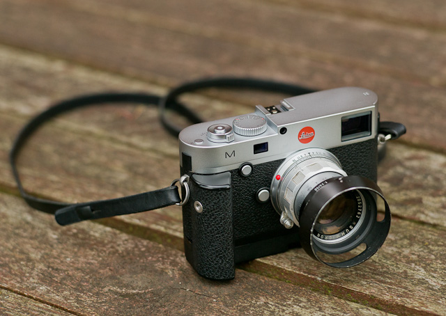 Simplicity: It looks like a good old classic camera. The Leica M 240 in silver chrome with Leica 50mm Summicron-M f/2.0 ("star" / "rigid" from 1964), Leica M Monochrom strap and the Leica Multidysfunctional Handgrip. I've used this lens model extensively for the last 10 years, and it has many of the features of the famed Leica 50mm APO. 