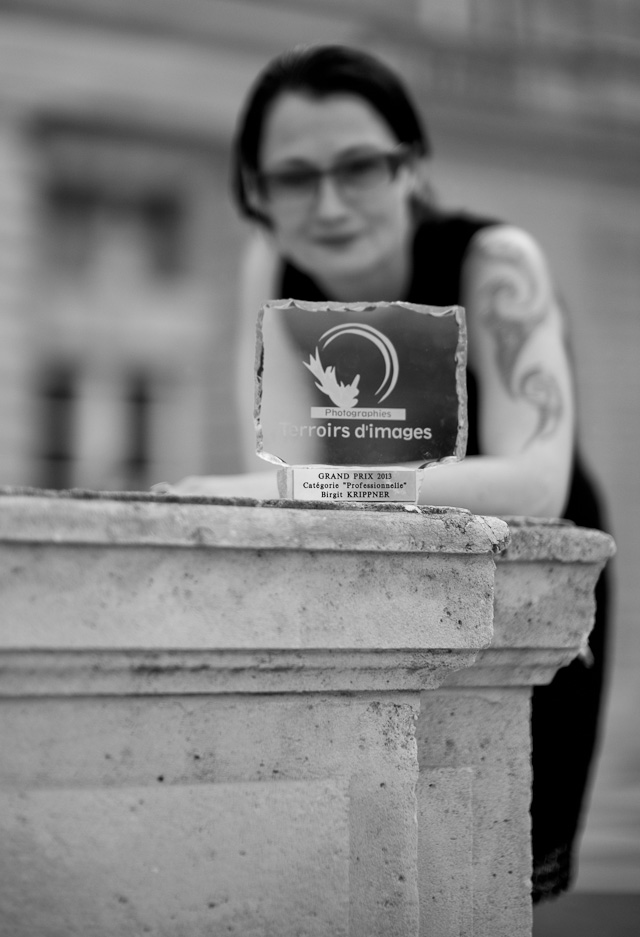 Birgit Krippner with her award in Paris