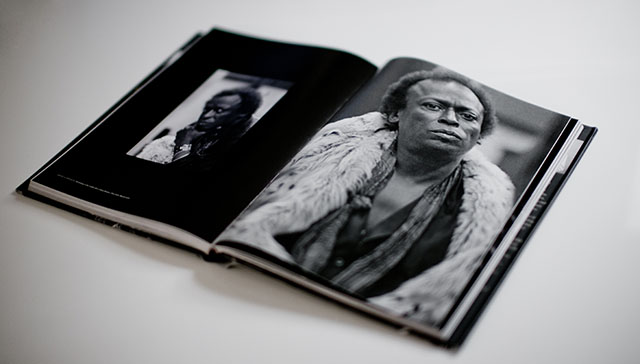 The book Keeping Time contains many classic photos of Miles Davis. 
