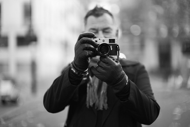 Aldo King with his Leica M10. Leica SL2 with Leica 50mm Noctilux-M ASPH f/0.95. © Thorsten Overgaard.