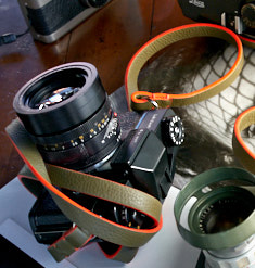 Yosemite 145 cm Safari Green camera strap on the Leiacflex.
