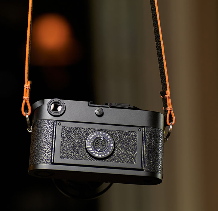 The Q-STRAP by Thorsten Overgaard on the Leica M6