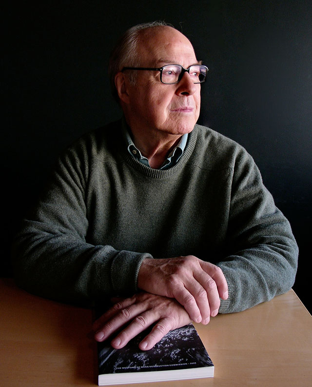 My portrait of Former weapons inspector Dr. Hans Blix was made at 28-90mm f/2.0 at 28mm f/2.8 with the Leica Digilux 2. © 2007-2019 Thorsten Overgaard.