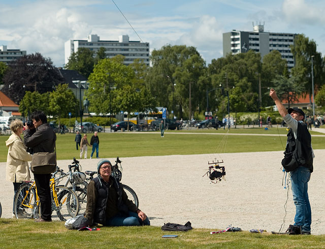 Digital camera elevated by kite