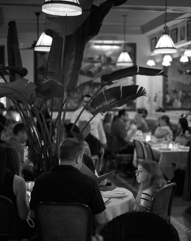 Restaurant Le Colonial, Chicago. Leica M11-P with Leica 50mm Summilux-M ASPH f/1.4 BC. © Thorsten Overgaard. 
