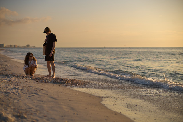 Mia and Thomas on Clearwater Beach for the sunset. Leica M11-P with Leica 50mm Noctilux-M ASPH f/0.95. © Thorsten Overgaard.