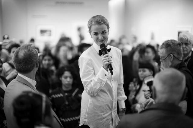 Karin Kaufmann presenting the exhibition. Leica M11-P with Leica 50mm Noctilux-M ASPH f/0.95. © Thorsten Overgaard.