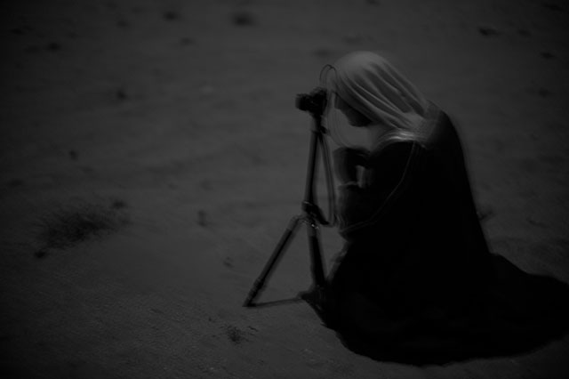 Khalid Al-Thani with his Leica in the moonlight of Qatar. © Thorsten Overgaard.