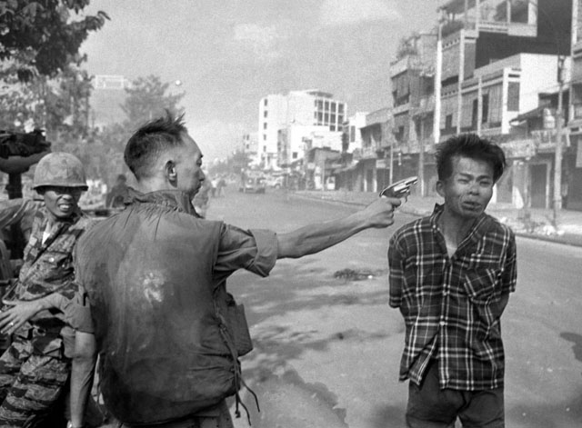 Nguyen Ngoc Loan executing Nguyen Vaan Lem by Eddie Adams (1968).