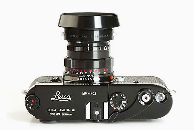 Nothing is like the old days: The classic Leica MP film rangefinder camera with a knob for rewinding of the film.