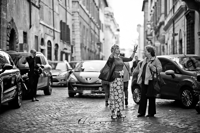 Traffic in Rome. Leica TL2 with Leica 50mm Noctilux-M ASPH f/0.95. © 2017 Thorsten Overgaard.  