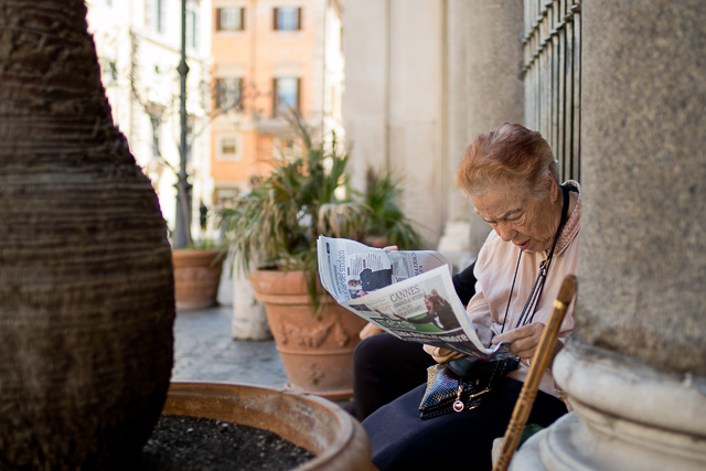 Reading the gossip from Cammes, in Rome. Leica TL2 with Leica 35mm Summilux-TL ASPH f/1.4. © 2017 Thorsten Overgaard.  