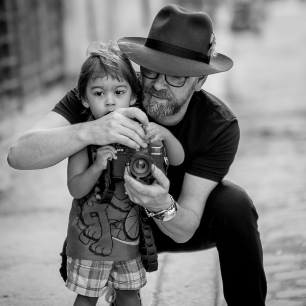 Teaching the young enthusiast in Cuba the Leica M9. © 2018 Matt Schultz