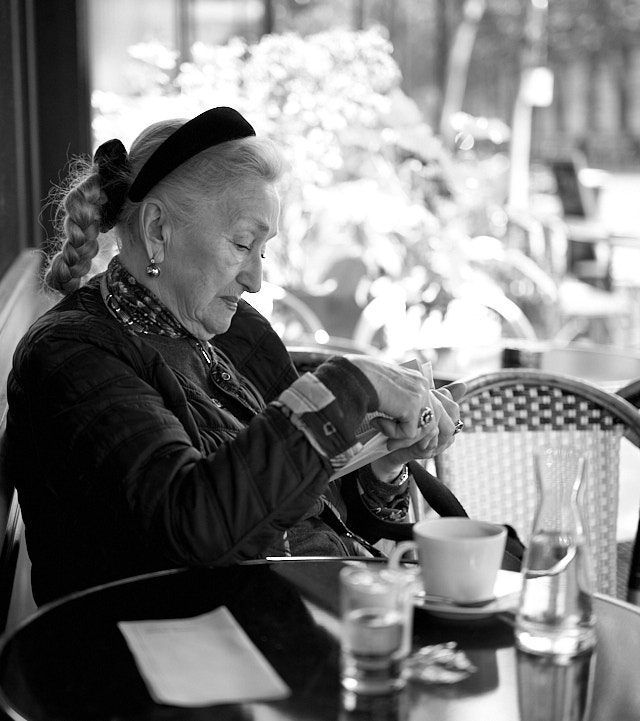 Reading a book and having coffee at Pierre Hermé in Paris. Leica M10-R with Leica 50mm APO-Summicron-M ASPH f/2.0 LHSA. © Thorsten Overgaard.
