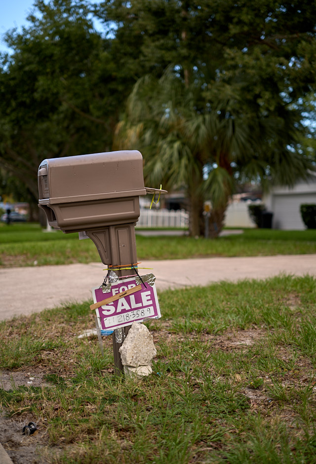 I aign of the times. Many people have moved from California and New York to Florida and Texas in the recent year. As a result, the prices of rentals and houses have gone sky high. But also you see many houses for sale where the owners often want to cash in now with the high prices, and then rent somethign till the prices drop again and they can buy another house for a low price (except there are very few rentals available dur to the high demand). Leica M11 with Leica 50mm APO-Summicron-M ASPH f/2.0 LHSA. 