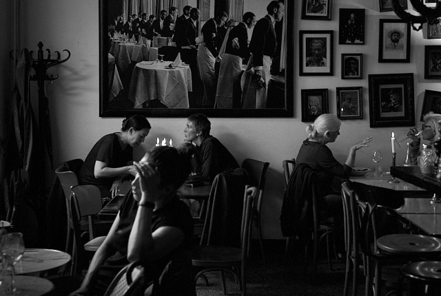 "Girl Talk Copenhagen" from inside Beau Marche Cafe.Leica M11 with Leica 50mm Summilux-M ASPH f/1.4 BC. © Thorsten Overgaard. 