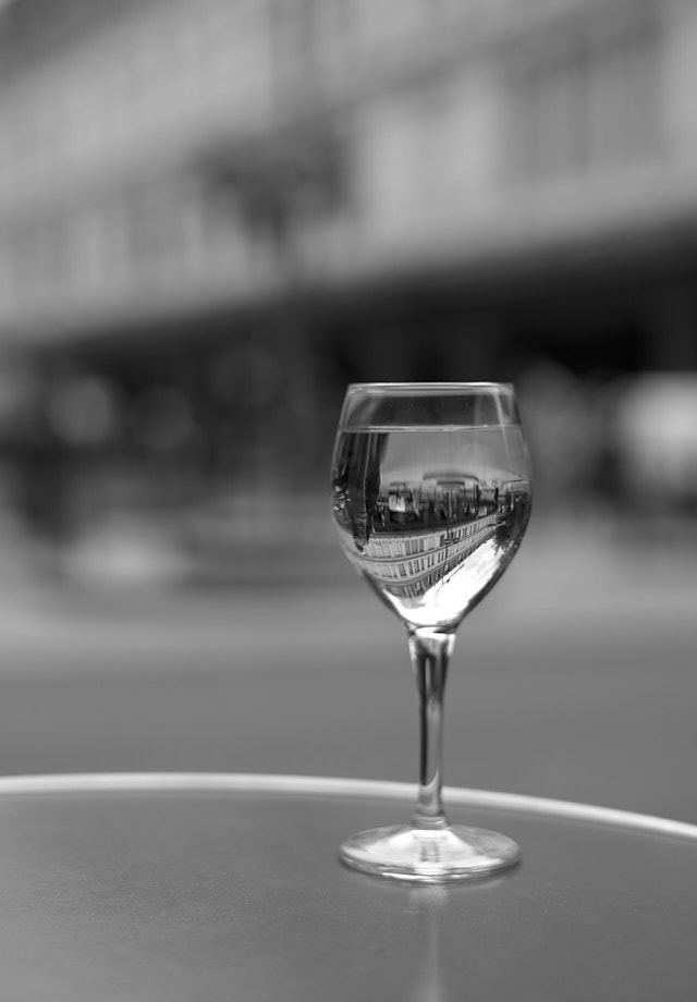 "A glass of water in Paris". © Thorsten Overgaard. 