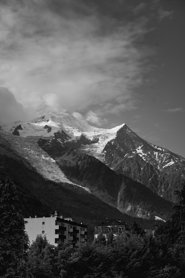 The mountains seen from the balcony of Hotel Mont Blanc in Mont Blanc in Chamonix. Leica M10-P with Leica 50mm Summilux-M ASPH f/1.4 BC. © Thorsten Overgaard. 