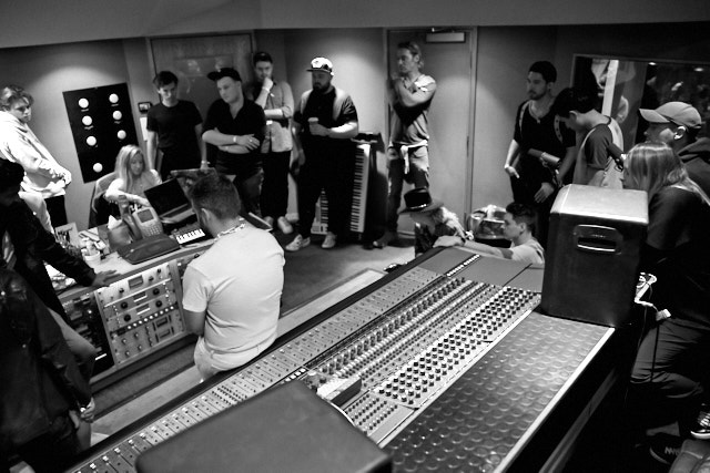 Songwriting session in Studio B at Capitol Studios in Hollywood. Leica M10-P with Leica 28mm Summilux-M ASPH f/1.4. © Thorsten Overgaard. 