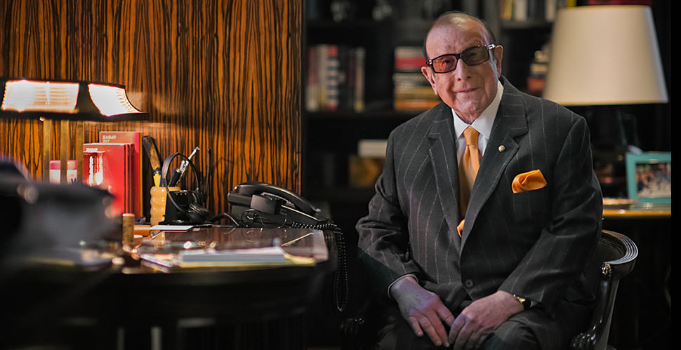 Clive Davis in his home office. Leica M10-P with 7artisans 75mm f/1.25. © Thorsten Overgaard. 